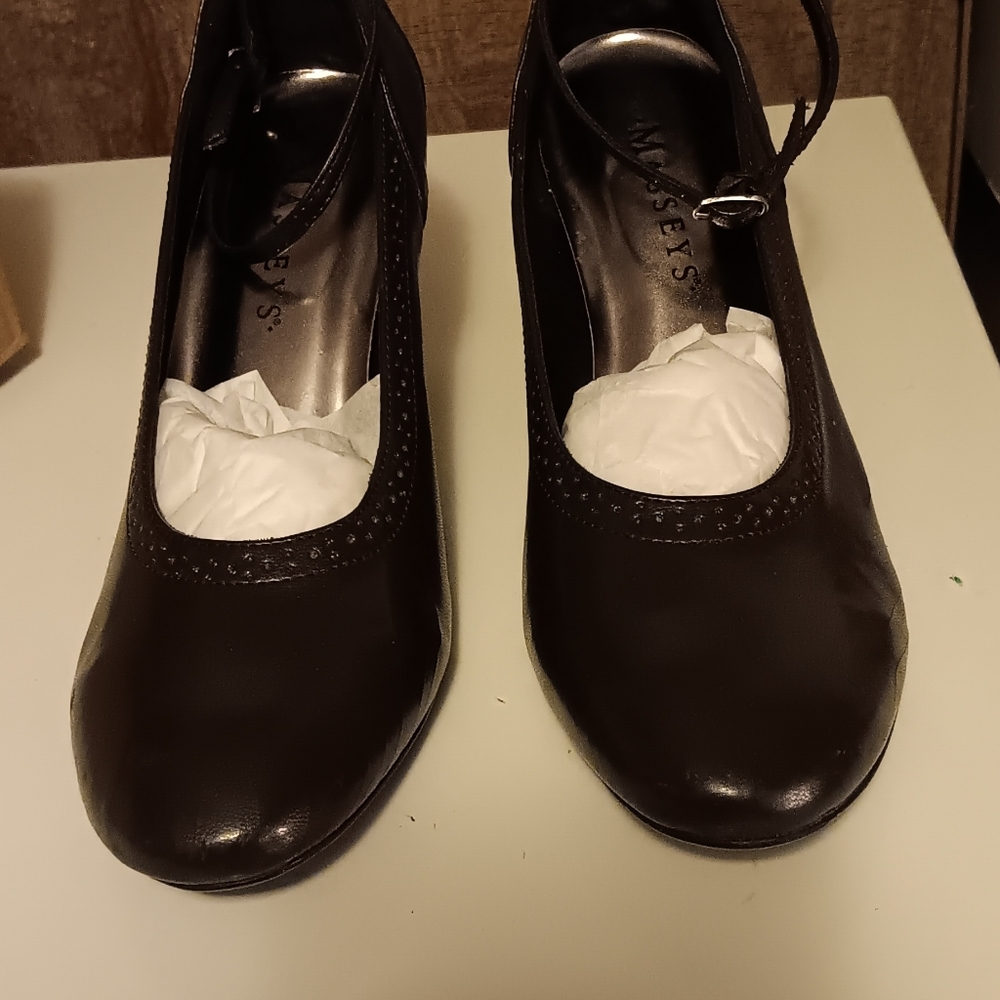 BEAND NEW!!! POWER BROWN SMOOTH ANKLE STRAP LADIES WEDGE HEELS. SIZE 9 1/2 W.